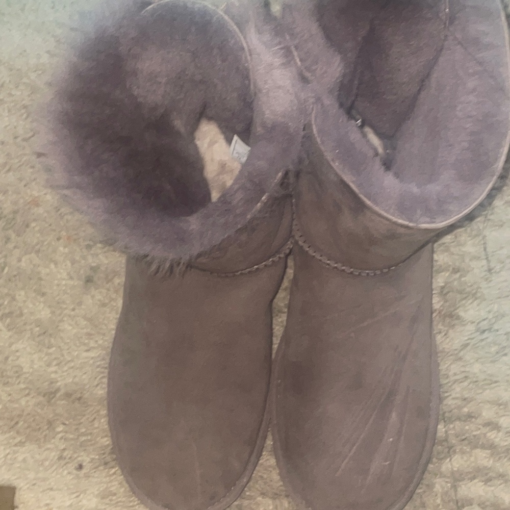 Girl UGG boots 👢